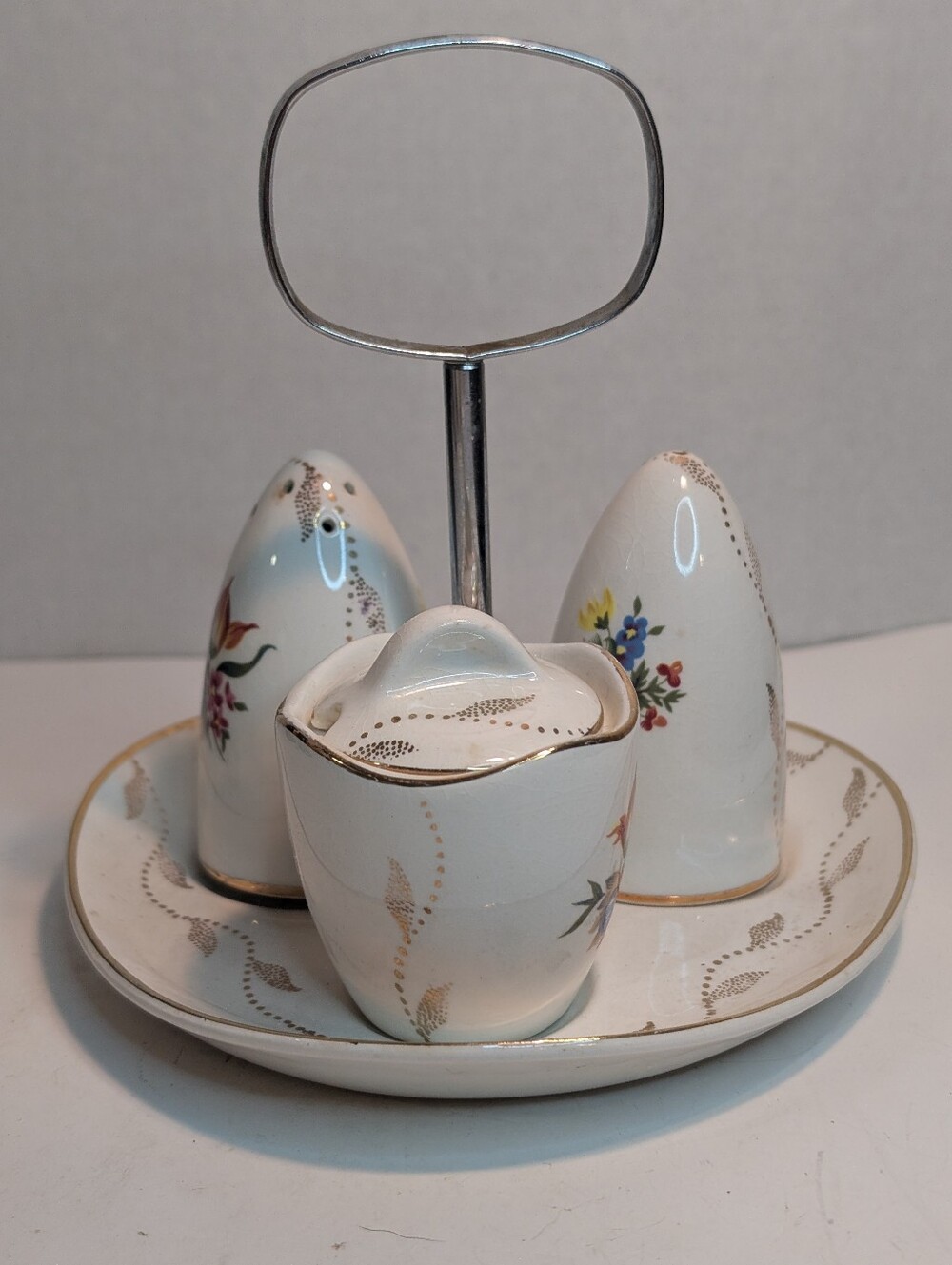 This vintage condiment set appears to be a 1960s Midwinter Stylecraft cruet set.